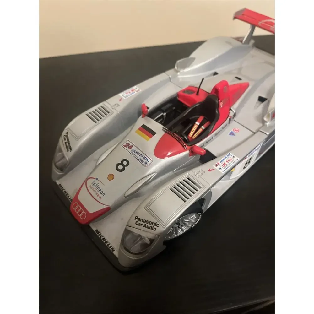 Audi R8 le Mans-Sieger 2000 Team Joest #8 Maisto 1:18 Scale Collectible Car